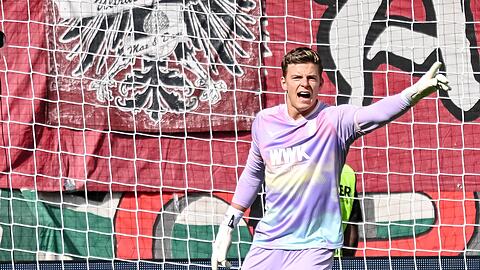 Erst nach Bremen, dann zur Nationalmannschaft: Augsburg-Keeper Finn Dahmen. (Archivbild)