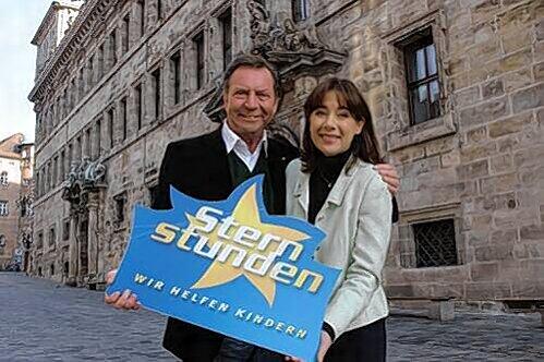 Moderieren am 10. Dezember die &bdquo;Sternstunden&ldquo;-Gala aus der Nürnberger Frankenhalle: Sabine Sauer und Gerd Rubenbauer.