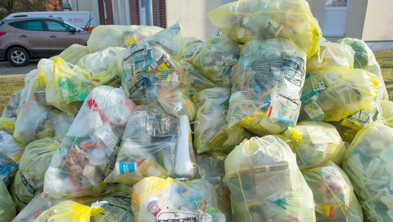 Wenn ein Land die Einfuhr von Plastikmüll stoppt, landet der Abfall eben anderswo: Umweltschützer kritisieren die Vermüllung vieler Länder mit Plastik auch aus Deutschland. Wenn ein Land die Einfuhr von Plastikmüll stoppt, landet der Abfall eben anderswo: Umweltschützer kritisieren die Vermüllung vieler Länder mit Plastik auch aus Deutschland.