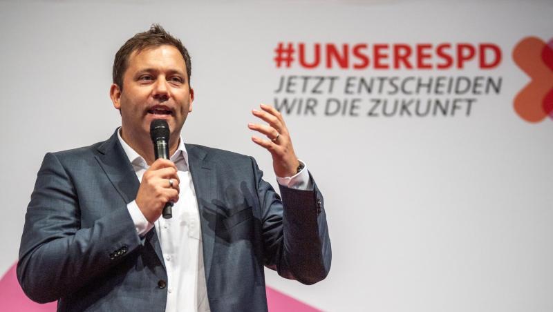 SPD-Generalsekretär Lars Klingbeil: "Die SPD ist noch lange nicht am Ende.". SPD-Generalsekretär Lars Klingbeil: "Die SPD ist noch lange nicht am Ende.".