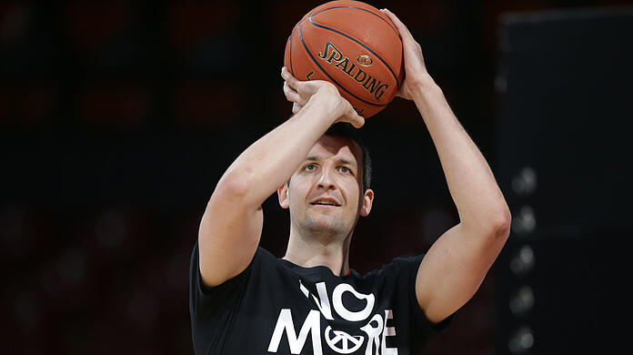 Er wirft wieder: Neun Monate nach seiner Gehirnblutung ist Paul Zipser zurück auf dem Court.
