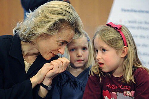 Ursula von der Leyen feiert sich für ihr Elterngeld.