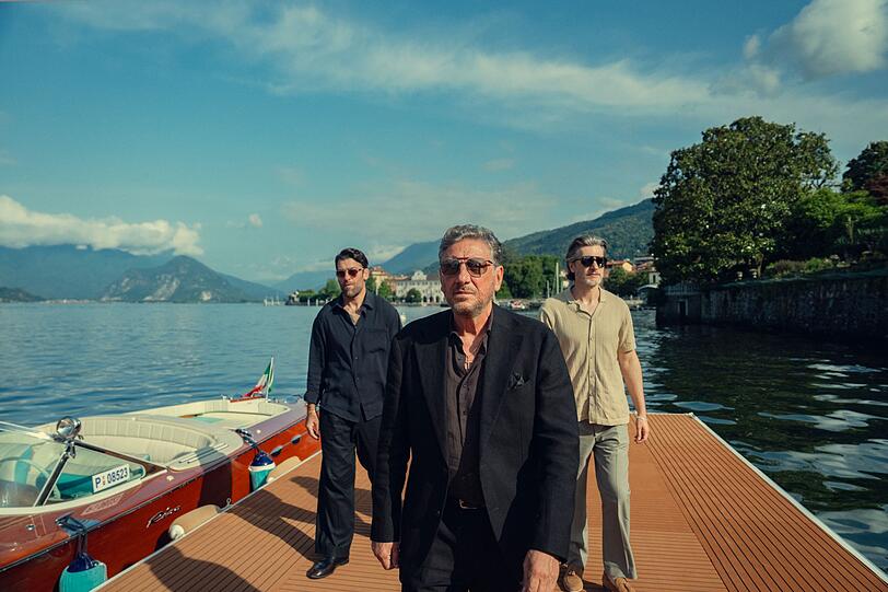 Der Pate Moretti (Sergio Castellitto, Mitte) ist der neue Gegenspieler von Susie und Eddie. Er möchte an ihren Drogengeschäften in Italien beteiligt werden, und das wird, wie zu erwarten, nicht billig für sie. Der Pate Moretti (Sergio Castellitto, Mitte) ist der neue Gegenspieler von Susie und Eddie. Er möchte an ihren Drogengeschäften in Italien beteiligt werden, und das wird, wie zu erwarten, nicht billig für sie.