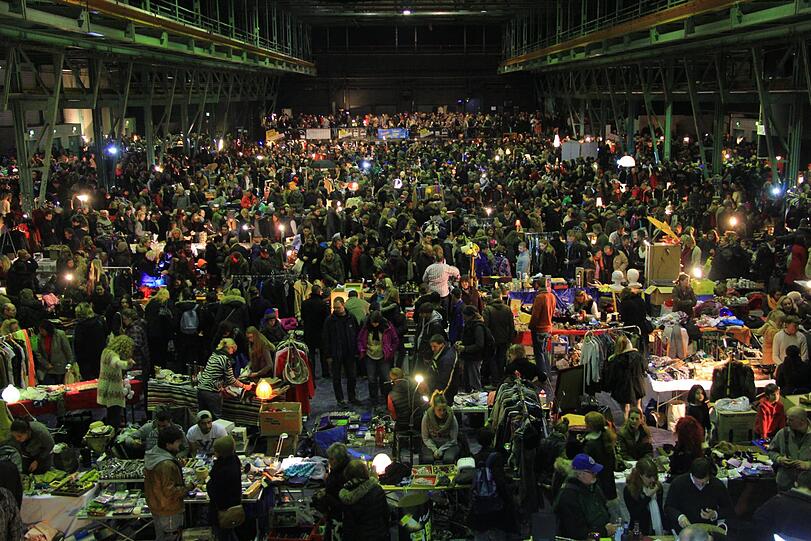 Ganz schön viel Zeug: Riesenflohmarkt im Zenith.