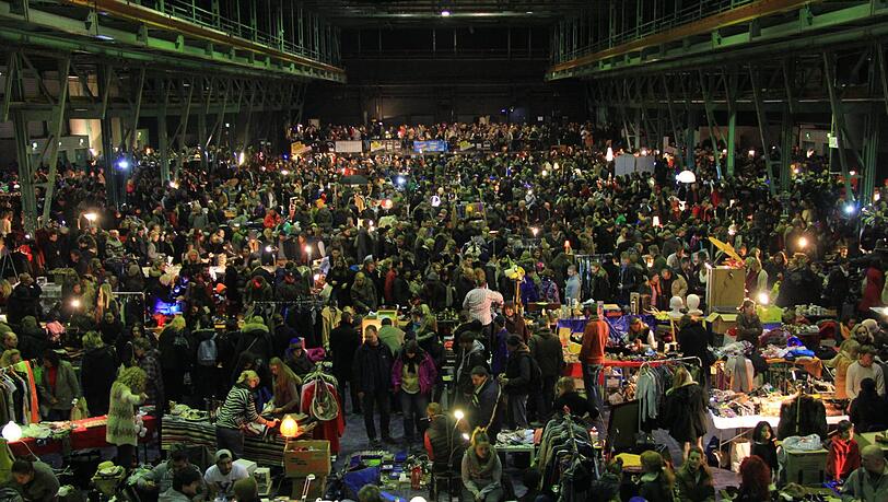 Ganz schön viel Zeug: Riesenflohmarkt im Zenith. Ganz schön viel Zeug: Riesenflohmarkt im Zenith.