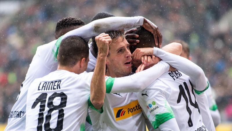 Die Gladbacher besiegten den FC Augsburg mit klar 5:1. Die Gladbacher besiegten den FC Augsburg mit klar 5:1.