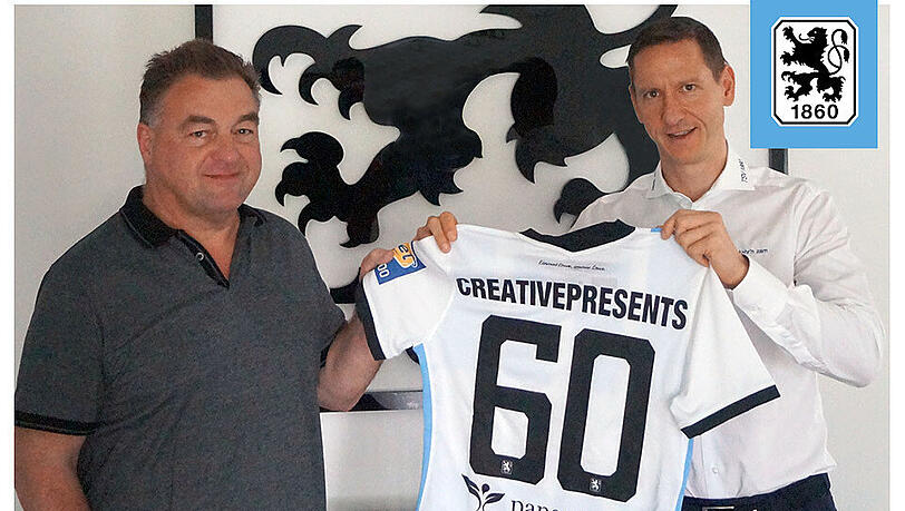 Thomas Kellermann (li.), Geschäftsführer von Creativepresents Werbetechnik, mit Löwen-Geschäftsführer Marc-Nicolai Pfeifer (re.).