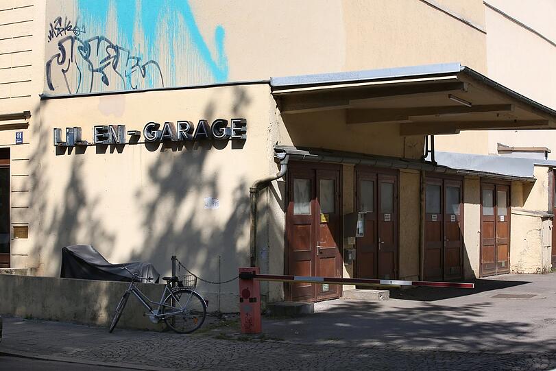 Legendär: Die "Lilen-Garage", die ihr fehlendes "i" nicht vermisst.