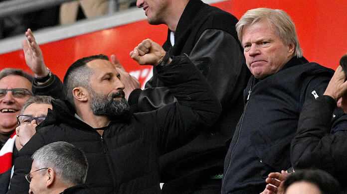 Cheers in the stands in the 4-2 win over BVB: Bayern Munich sporting director Hasan Salihamidzic.