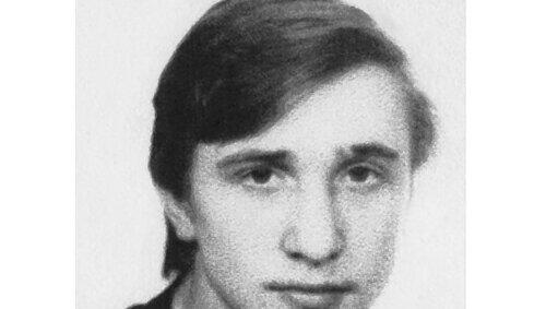 Holger H.s Leichnam wurde in einem Armengrab bestattet. Holger H.s Leichnam wurde in einem Armengrab bestattet.
