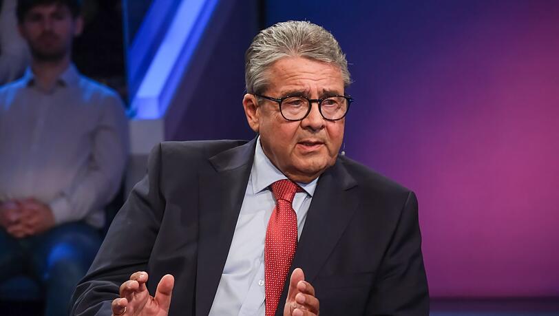 "Wir sind Testballons, um zu gucken, wie halten die das eigentlich aus, und halten die zusammen?", analyisiert Sigmar Gabriel die Taktik Russlands. "Wir sind Testballons, um zu gucken, wie halten die das eigentlich aus, und halten die zusammen?", analyisiert Sigmar Gabriel die Taktik Russlands.