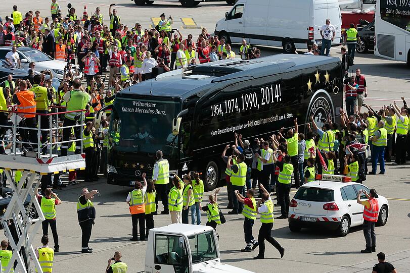 Und dann ging's los mit dem Mannschaftsbus.