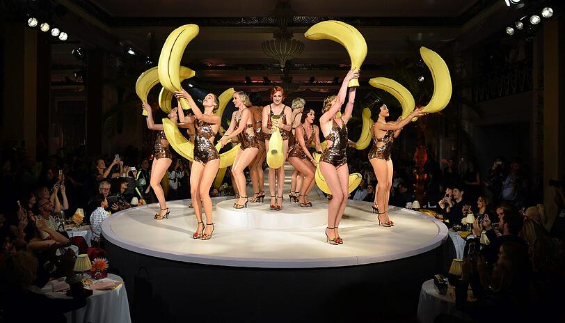 Nächsten Frühjahr wird die Mode ganz schön Banane - zumindest wenn es nach der Taschen- und Schuhdesignerin Charlotte Olympia geht.
