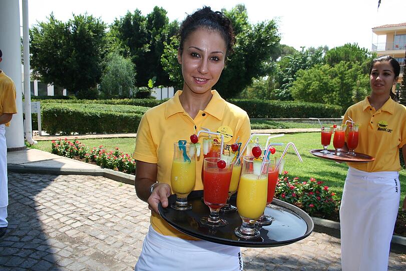 Belek: Im Ferienclub werden die Gäste mit Cocktails begrüßt.