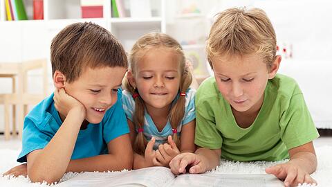 Kinder zum lesen anregen will die Bücherschau junior.