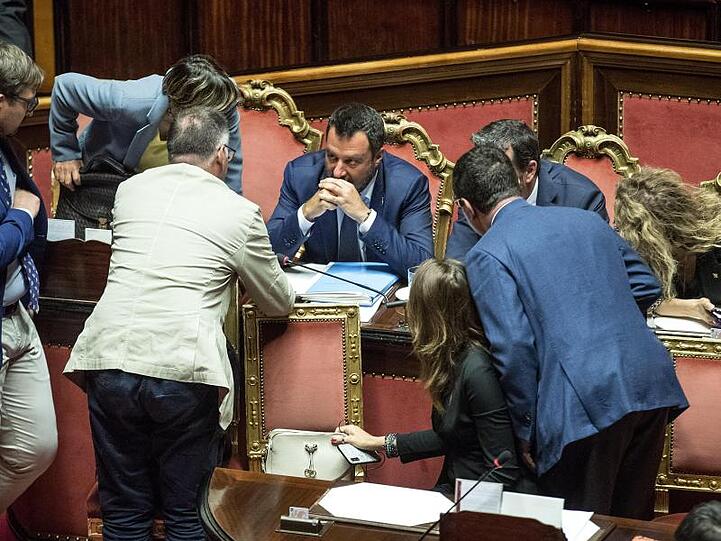 Matteo Salvini (M), Innenminister von Italien und Vorsitzender der Lega Nord, während einer Senatssitzung in Rom.