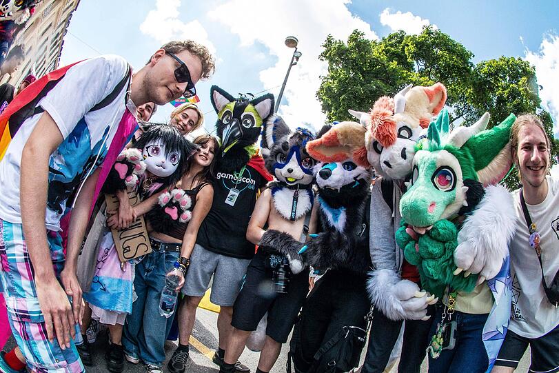 Ein bunter Haufen bei der CSD-Parade.