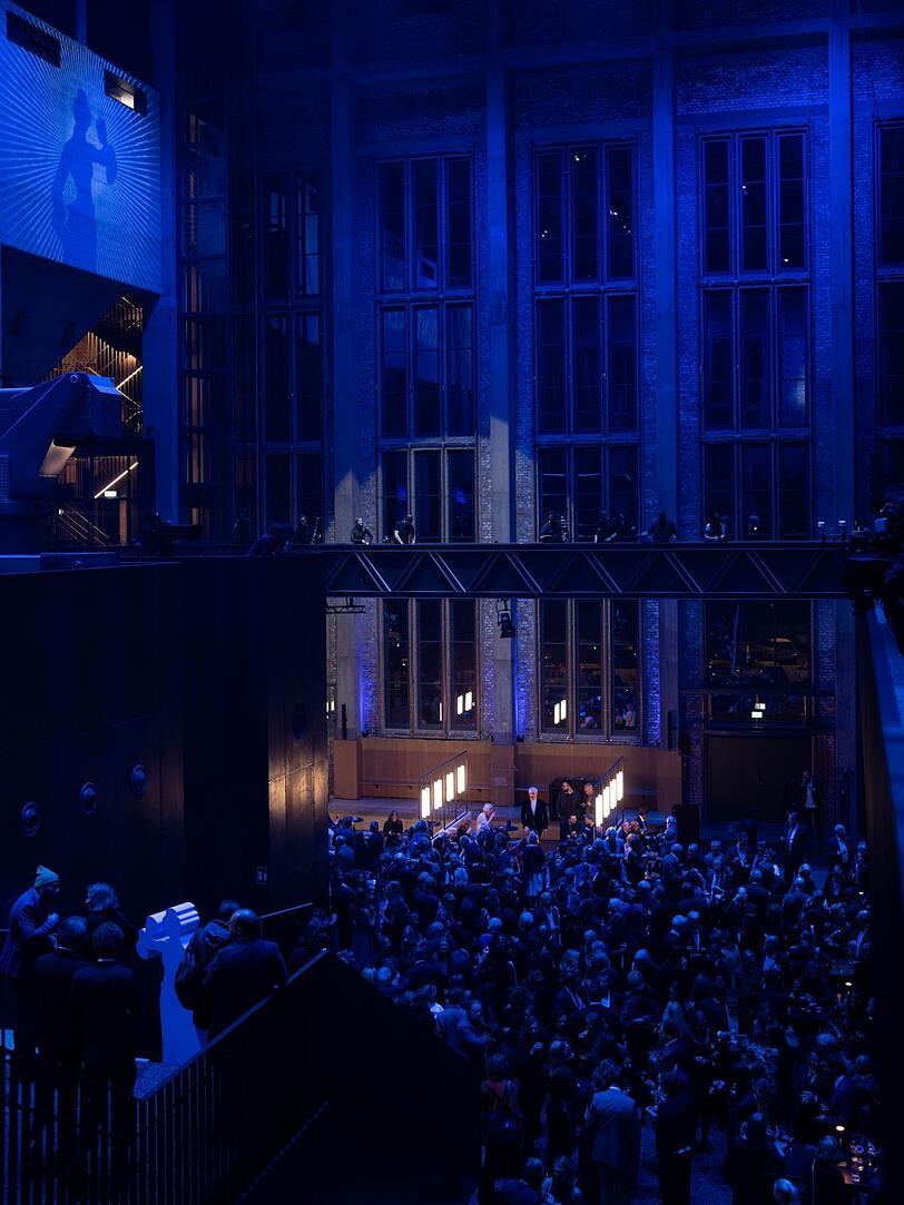 Das Kunstkraftwerk Bergson in Aubing: Nicht als „Besonderer Ort“ geehrt, aber Verleihungsort. Das Kunstkraftwerk Bergson in Aubing: Nicht als „Besonderer Ort“ geehrt, aber Verleihungsort.