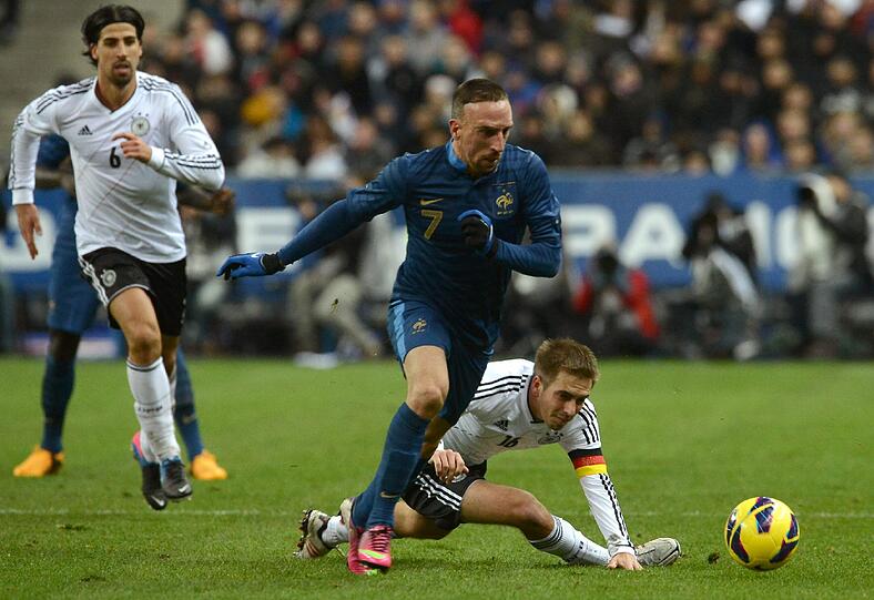 Franck Ribéry: Machte ein sehr starkes Spiel für die Franzosen und stellte Gegenspieler und Vereinskollege Philipp Lahm so manches Mal vor Probleme. Seine Skandale scheinen in Frankreich vergessen, er hat sich sportlich zurück in die Herzen gespielt. Durfte gegen das DFB-Team durchspielen. Ein Ribéry-Tor verhinderte einzig René Adler.