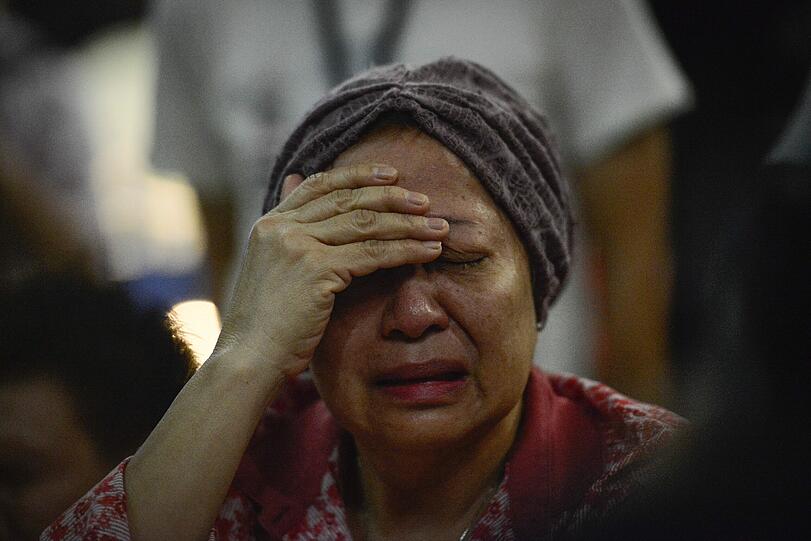 Auch am Flughafen in Kuala Lumpur, wo Flug MH17 landen sollte, herrscht Fassungslosigkeut, Wut und Trauer.