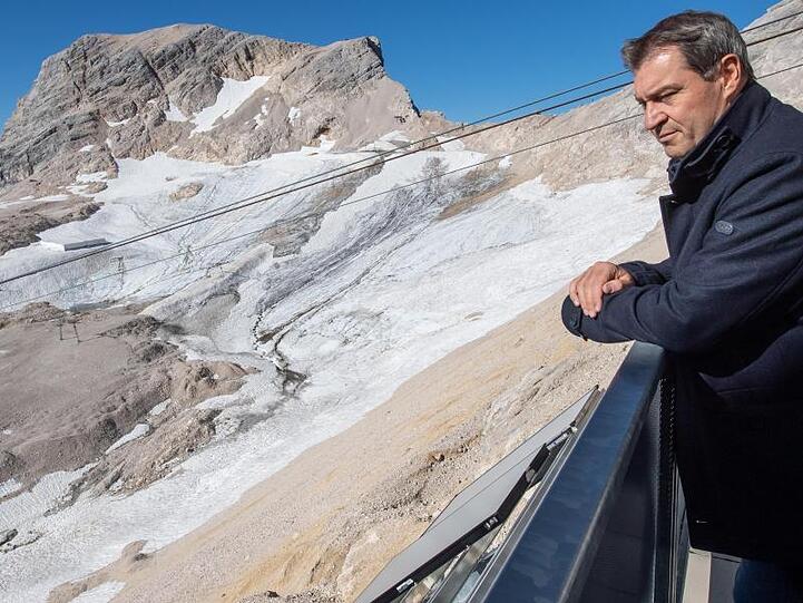 Markus Söder (CSU), Ministerpräsident von Bayern, auf der Zugspitze. Foto: Peter Kneffel/dpa/archivbild