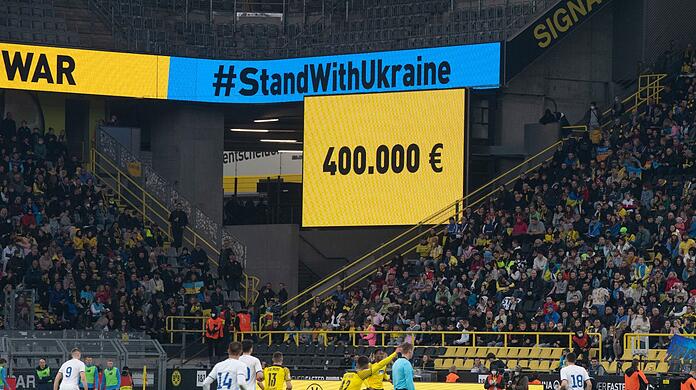 Beim Benefizspiel sind 400.000 Euro zusammengekommen, die Opfern des russischen Angriffs auf die Ukraine zugute kommen sollen. Beim Benefizspiel sind 400.000 Euro zusammengekommen, die Opfern des russischen Angriffs auf die Ukraine zugute kommen sollen.