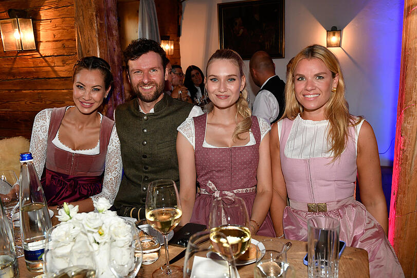 Die Promis genossen das feine Dinner im Parkhotel Egerner Höfe auf Einladung von Kinga Mathe
