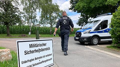 Der Umkreis der Absturzstelle wird zum militärischen Sicherheitsbereich und zur Flugverbotszone erklärt.
