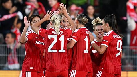 Die Bayern-Frauen wollen im DFB-Pokal &uuml;ber einen Sieg jubeln. (Archivbild)