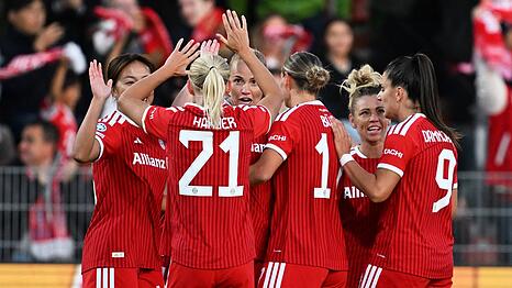 Die Bayern-Frauen wollen im DFB-Pokal &uuml;ber einen Sieg jubeln. (Archivbild)