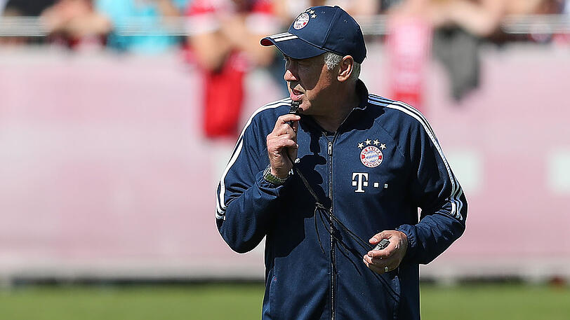 Alles tanzt nach seiner Pfeife: Bayern-Trainer Carlo Ancelotti.
