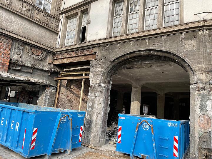 Weitere Bilder von der Karstadt-Baustelle.