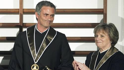 Ehrendoktor der Universität von Lissabon: Inter-Trainer Jose Mourinho. Ehrendoktor der Universität von Lissabon: Inter-Trainer Jose Mourinho.