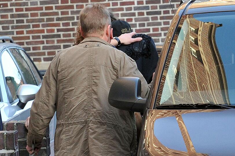 Nach dem Mädchenmord der Jugendliche einer Haftrichterin vorgeführt worden. Das sagte ein Sprecher des Amtsgerichts.