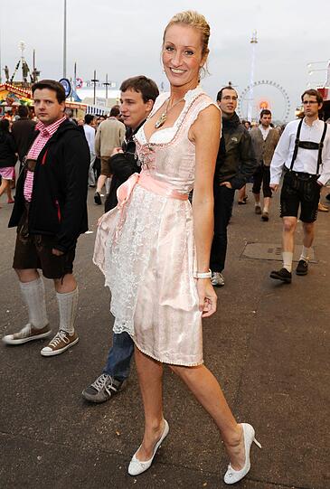 Kare und Dresscoded: Promis feiern in in Hochreiter`s Haxenbraterei auf der Wiesn 2013