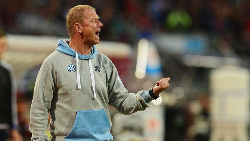 Stellt sich schützend vor die Mannschaft, die er nur gezielt verstärken wollte: Löwen-Trainer Torsten Fröhling. Stellt sich schützend vor die Mannschaft, die er nur gezielt verstärken wollte: Löwen-Trainer Torsten Fröhling.