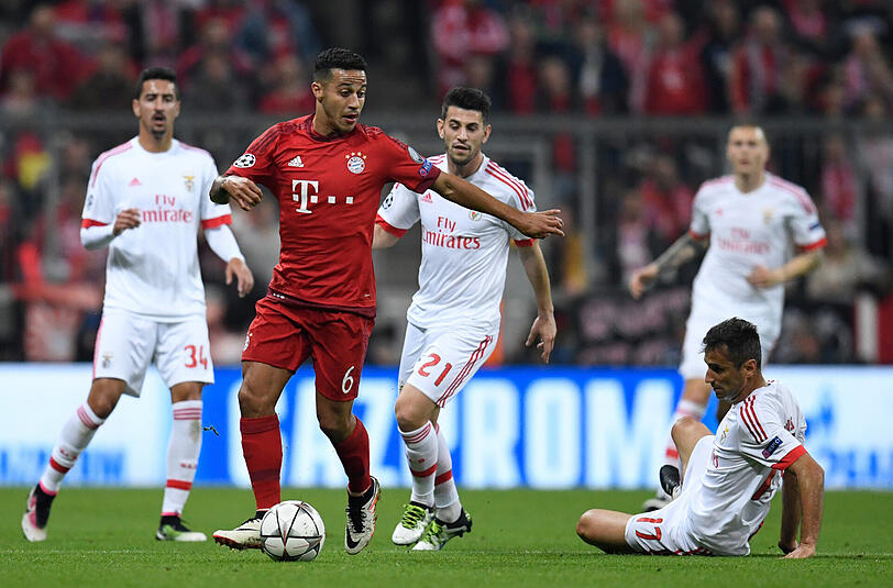 Thiago: Note 3. Durfte diesmal nicht statt, sondern mit Vidal ran. Schöner Freistoßtrick per Lupfer auf Müller (32.). In der Offensive nicht  
zielstrebig genug.