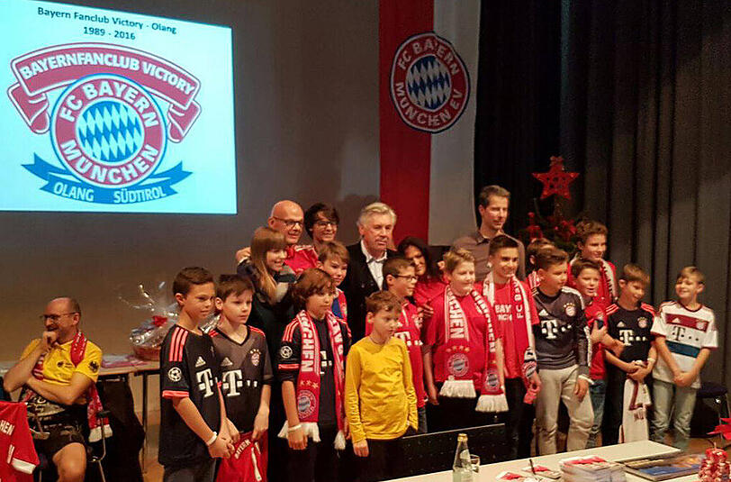 Trainer Carlo Ancelotti verschlug es nach Südtirol zum FCB-Fanclub Ahrntal.