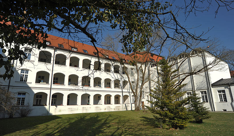 Elf OP-Säle, 864 Betten, 2000 Mitarbeiter: das Klinikum Harlaching.