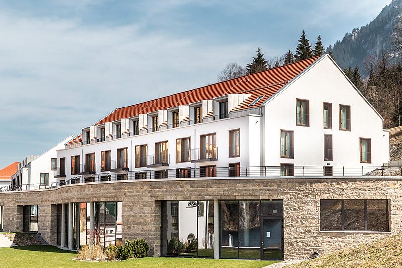 Mit dem AMERON Neuschwanstein Alpsee Resort & Spa wird ein traditionsreiches Gebäudeensemble neu belebt.
