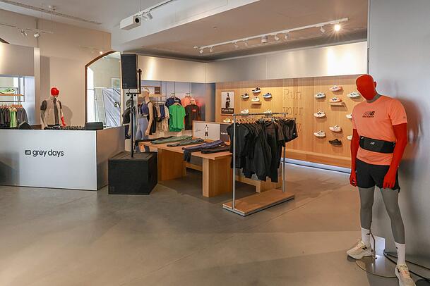Neueröffnung: So schaut es im New Balance-Store in der Fußgängerzone aus. Neueröffnung: So schaut es im New Balance-Store in der Fußgängerzone aus.