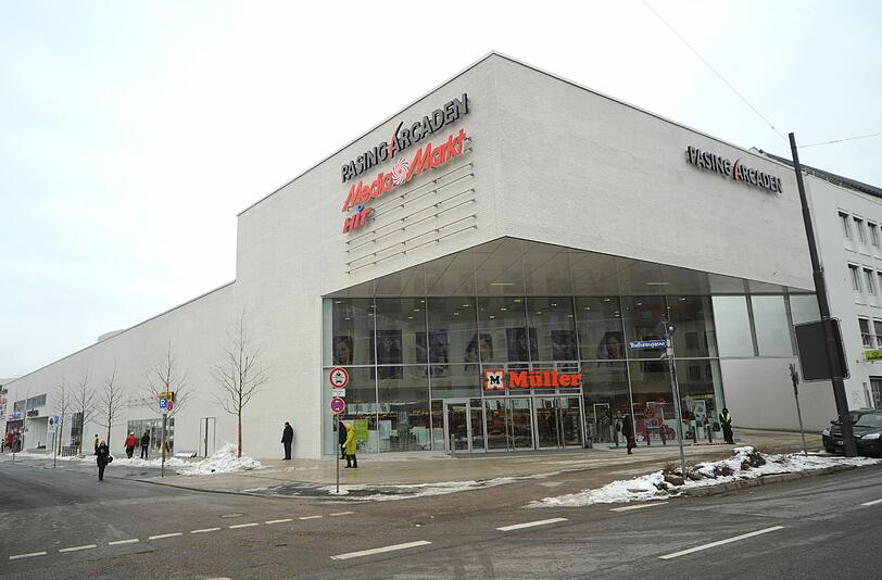 Von außen ein Betonkoloss, ...