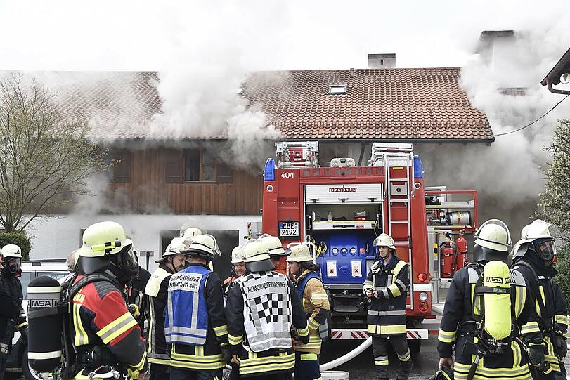 Bei dem Hotelbrand in Glonn wurden neun Menschen verletzt.