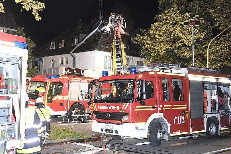 Bei dem Brand wurden drei Menschen verletzt.