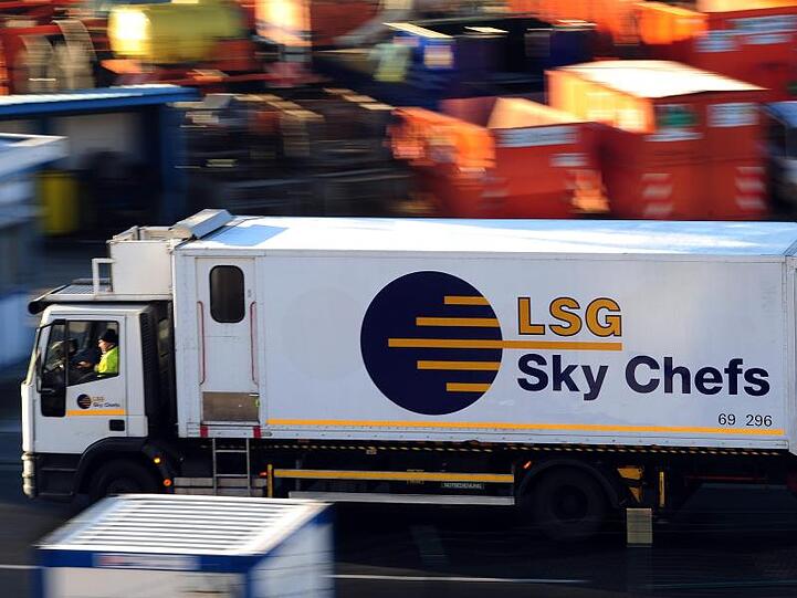 Fahrzeug der Lufthansa-Catering-Tochter LSG.