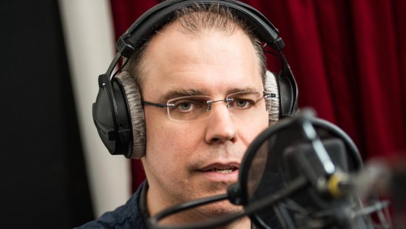 Heiko Grauel wurde in einem Casting als neue Stimme für die Durchsagen in deutschen Bahnhöfen ausgewählt. Heiko Grauel wurde in einem Casting als neue Stimme für die Durchsagen in deutschen Bahnhöfen ausgewählt.