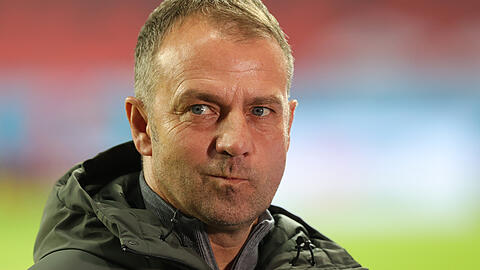 Bleibt trotz zweier Pflichtspiel-Pleiten in Folge weiterhin ruhig: Hansi Flick