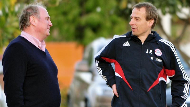Profitiert der FC Bayern von der internationalen Finanzkrise? Manager Uli Hoeneß (l.) und Trainer Jürgen Klinsmann. Profitiert der FC Bayern von der internationalen Finanzkrise? Manager Uli Hoeneß (l.) und Trainer Jürgen Klinsmann.
