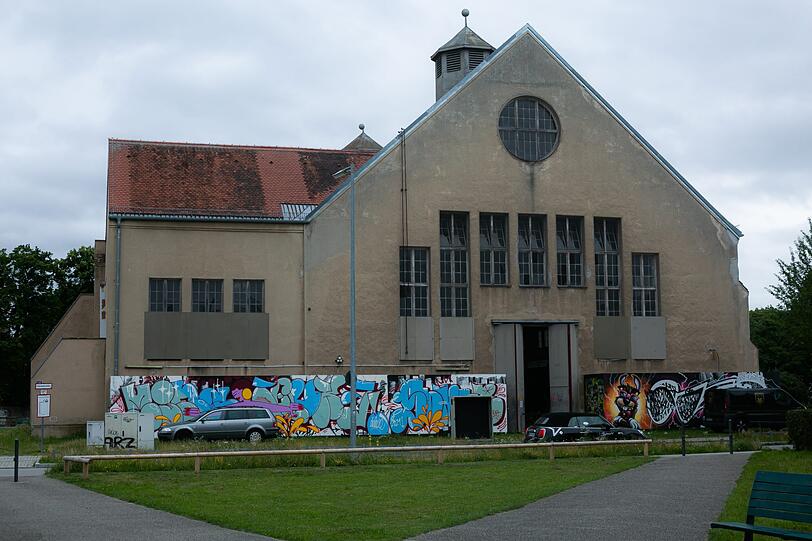 Das alte Kesselhaus war während des Leerstandes ein Zwischennutzungsprojekt. Sprayer des Graffiti-Kollektivs Broke today waren hier. Das alte Kesselhaus war während des Leerstandes ein Zwischennutzungsprojekt. Sprayer des Graffiti-Kollektivs Broke today waren hier.
