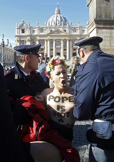 "Der Papst ist kein Politiker": Femen-Protest in Rom.
